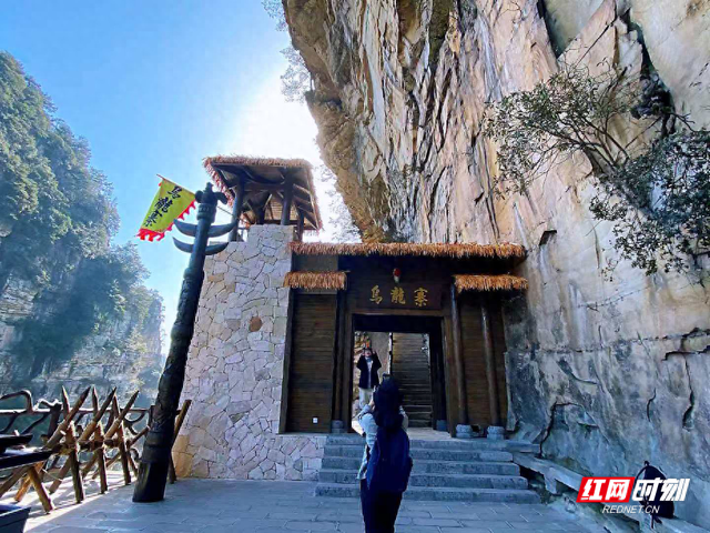 晴朗催热初冬徒步潮：崖壁古寨间解锁张家界山野趣味