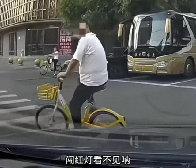 叫嚣“没人治你，00后治你”，沈阳通报：19岁男司机涉嫌故意伤害罪被刑拘