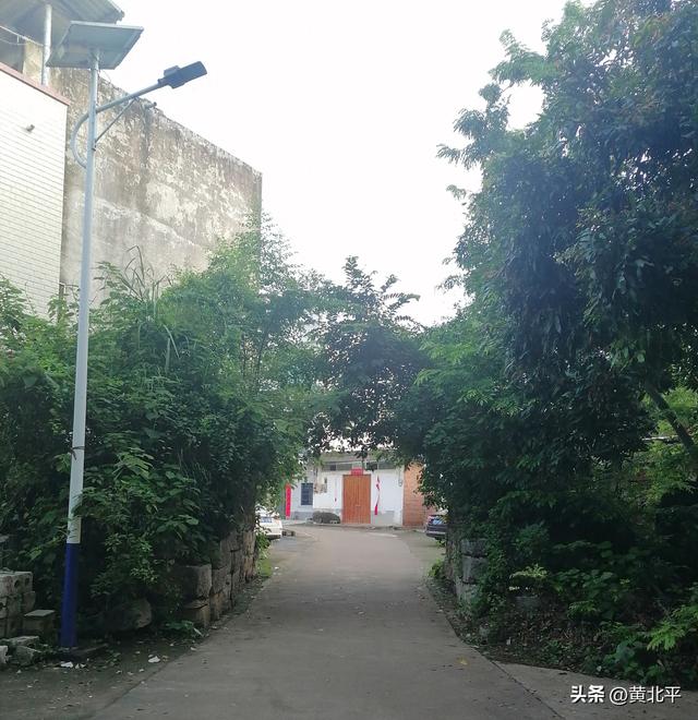 广西南宁市宾阳县消失的古城，除了文保碑还有拆掉一半的城门
