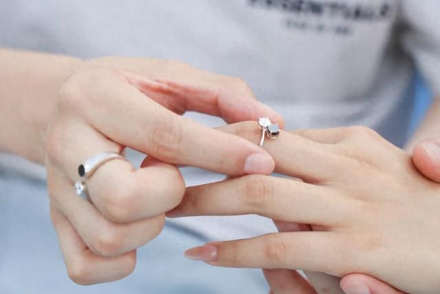 滴胶花标本 2026年鲜花滴胶标本教程