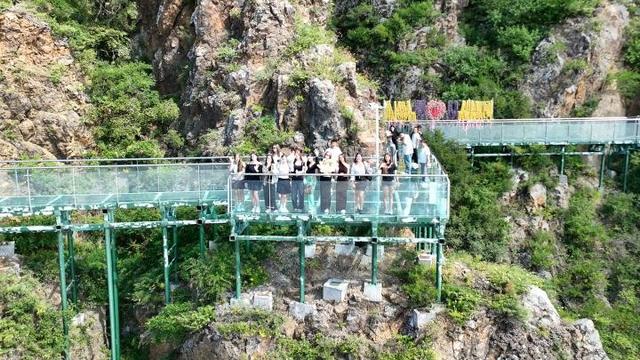 俄罗斯游客打卡同江，边境文旅再添彩