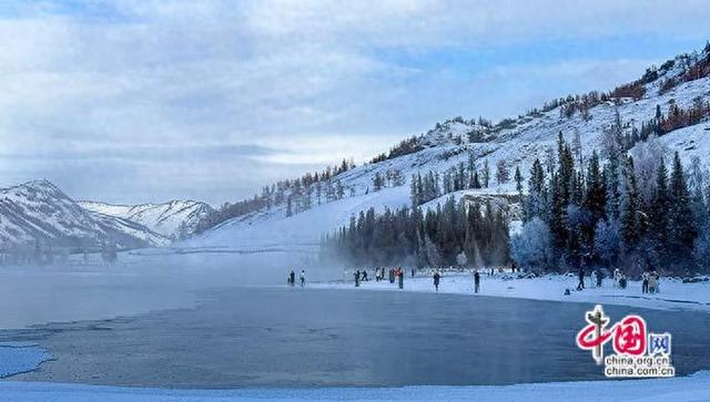 “冰雪旅游专列”鸣笛启程，新疆冬韵迎客来