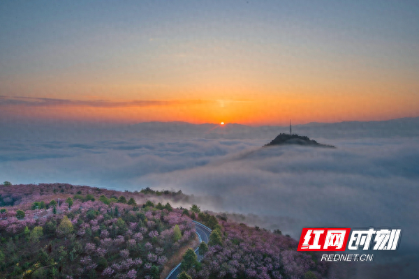 云海为幕，日出为笔，邂逅洪江古商城的极致浪漫