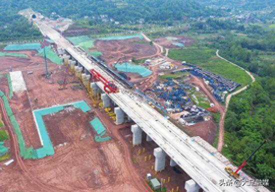 成渝中线高铁（大足段）建设忙