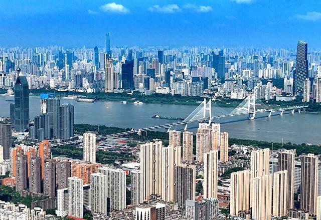 湖北省横跨长江两岸，却只是地理上的江南而不是文化上的江南