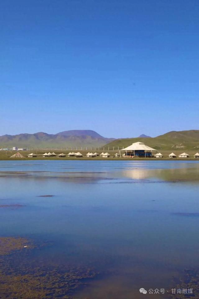 赛钦湖：一池秋水映天蓝