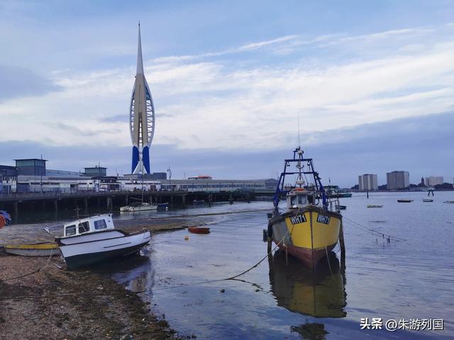 白色断崖与灰色天空，英国南部海岸线的另一种浪漫