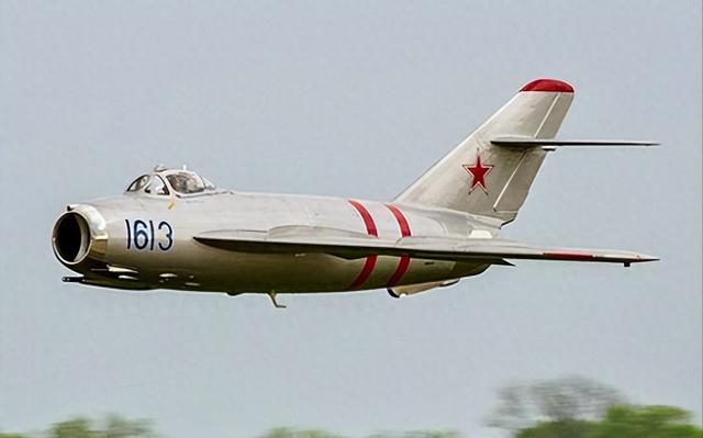 攻不了也守不住！中国空军在西藏上空，被印度空军足足欺负了40年