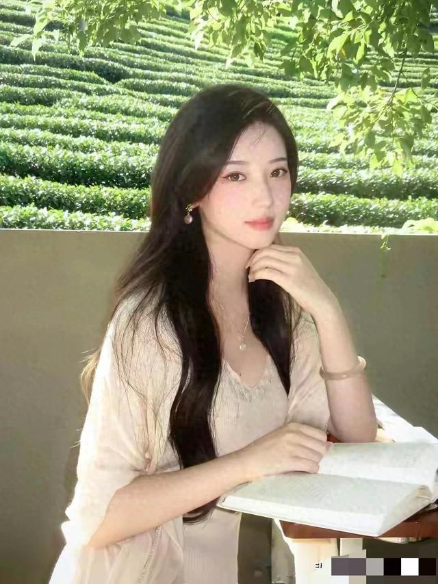 江西一校花好漂亮, 身高169cm,体重50kg 美的让人移不开眼