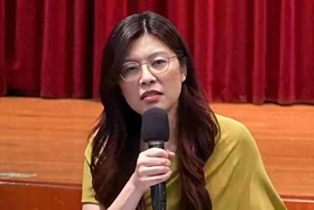 郑丽文说想到北京谈后，民进党急了，发声阻扰，郑丽文7个字反击