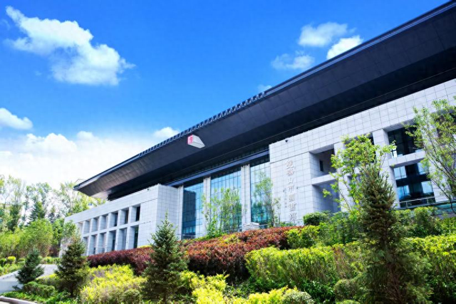 双鸭山市图书馆简介
