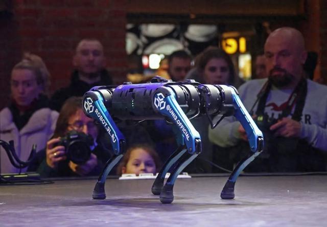 中国机器人崛起：一年卖出2.37万台四足机器狗，出货量全球第一