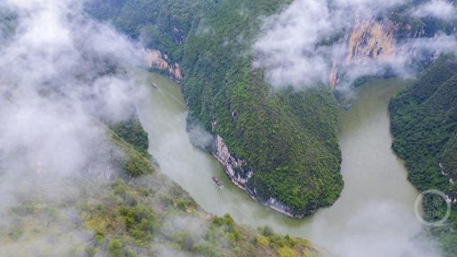 空山新雨后 云雨中的秋日长江最仙航线