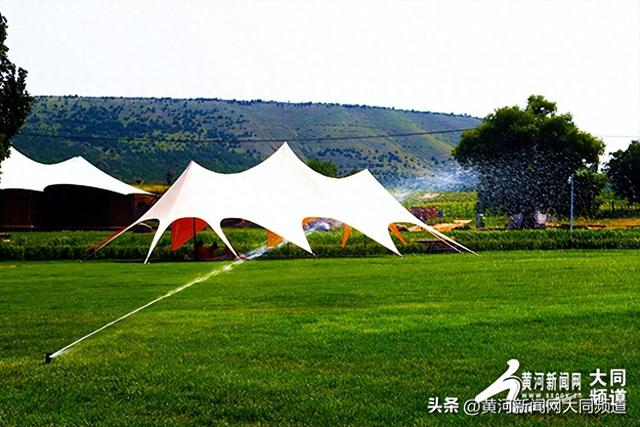 火山脚下成露营新热点 一树一景成文旅新亮点