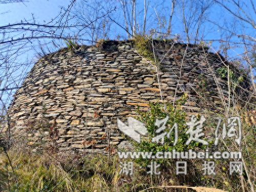 湖北竹山：雄奇笔架寨 古韵护家邦