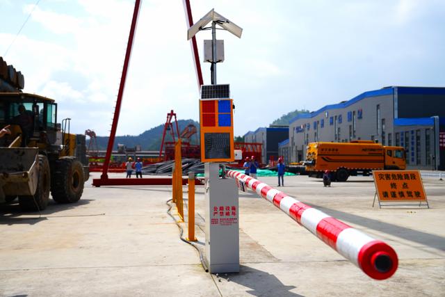 水城公路管理局参加“公路坍塌快速应急管控体系技术研究”成果观摩