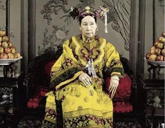慈禧的“真实照片”,被美国博物馆珍藏至今,这才是她的真实容貌