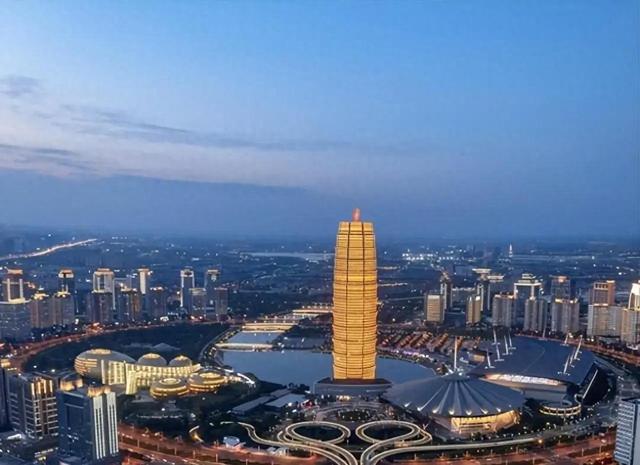 德国记者来河南旅游，游玩三天后懵了：欧洲迟早会被中国 “卷” 倒