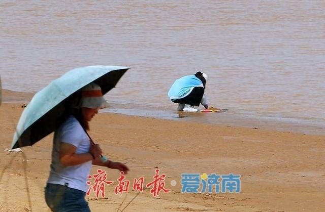 河边游玩 紧绷“安全弦”