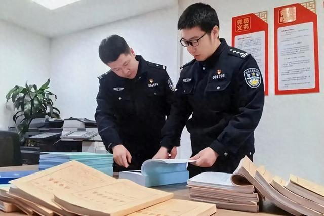 叛逃中国！年薪600万的华为高管，美国身份被扒后，更多猛料曝光