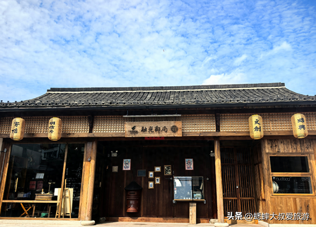 白天平平，晚上溢彩的浙江“东汉古镇”，真的吸睛，来一次就爱上