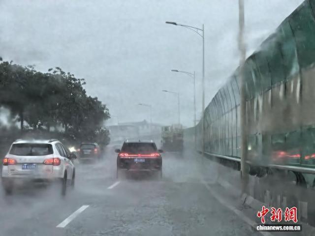 广西将遭遇持续大暴雨 民众需注意暑期旅游安全