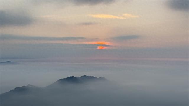霞光破云海！“七夕赴泰山，撞见人间仙境”