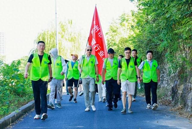 循迹溯源看变化 毅行重温发展路