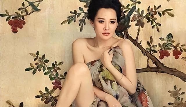 她一生 “风流成性、老少通吃”，撩汉无数，至今56岁却依旧单身