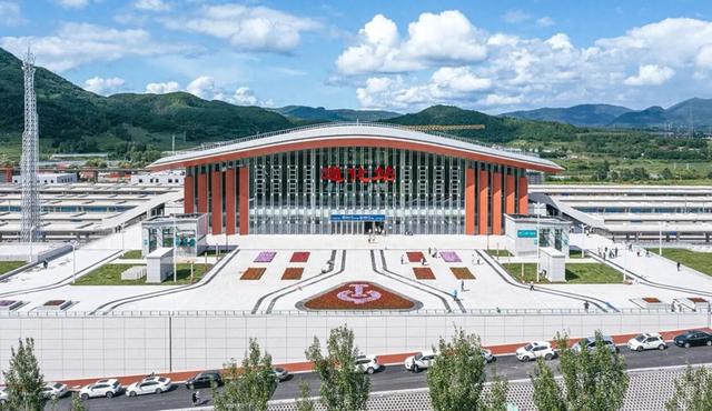 请查收！这有一份至万峰滑雪场的免费冰雪直通车指南