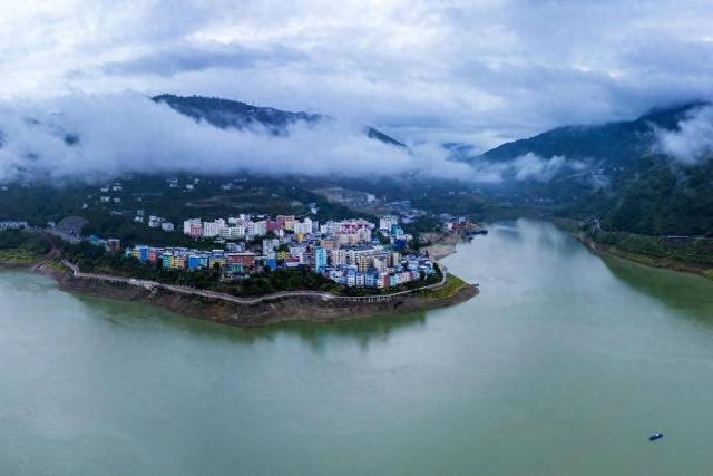 在巴东邂逅巫峡雨后仙境