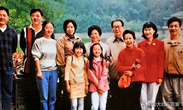 1997年，李鹏总理全家在玉泉山游玩，难得团聚，女儿女婿罕见出镜