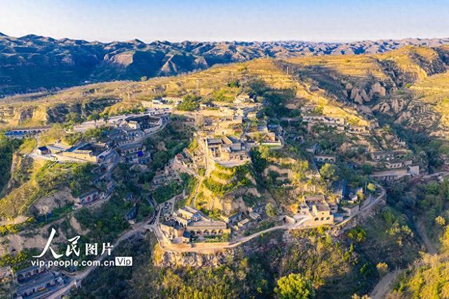 山西吕梁：窑洞院落景色美