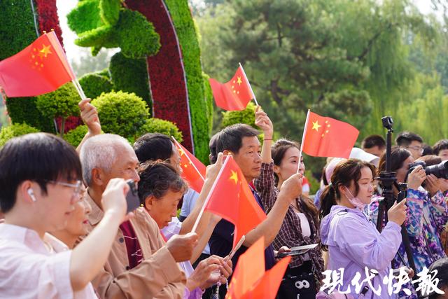 国庆节，扬州各大景区洋溢“中国红”