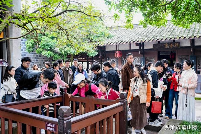 东坡文化牵线 文旅融合生金 ——记“2025长江之恋 三城有囍——‘嘉唐’千里婵娟·缘起东坡”活动