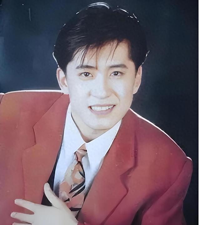 他8次上春晚，作死被捕入狱，如今56岁无人问津	，沦落到四处走穴