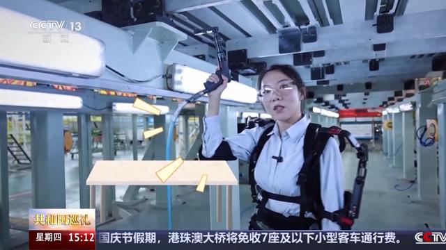 铠甲勇士的加速前进（运20组装有神器工作人员化身铠甲勇士高效作业）