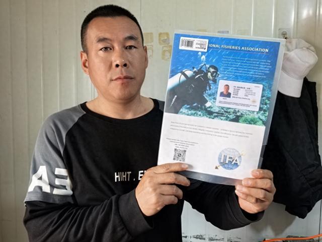 学潜水轻松月入过万？两人报名学了5天就下水，质疑教练不专业