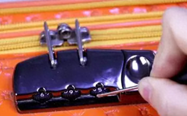 密码箱忘记密码了怎么办（忘记行李箱密码怎么办师傅教你快速找回密码的方法）