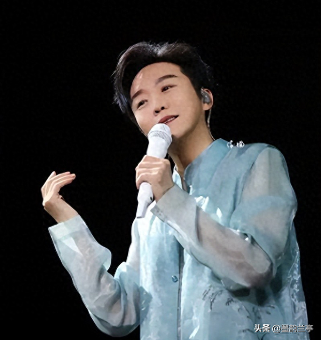 善恶终有报！47岁“跌落神坛”的李玉刚，终是活成了“跳梁小丑”