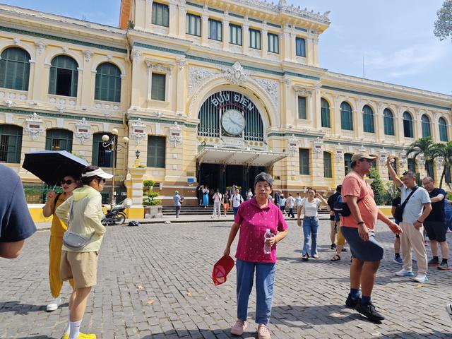 越南地导真会说，此时游越最当时，你在北方穿貂，我在越南露腰