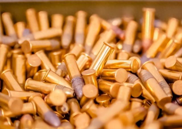 美俄还在PPT互喷，中国六代机已经试飞！欧盟背刺大戏有多精彩？