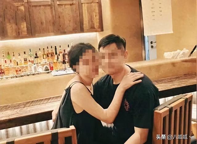 上海飞行员出轨10余名女性，暧昧画面太露骨，女友悬赏5万元取证