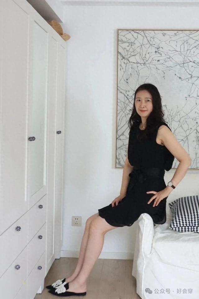 50岁妈妈I穿了二十年的经典小黑裙
