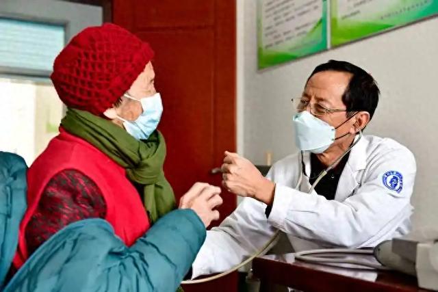 消化和晚餐有关?医生:上了年纪,晚饭一定注意4个习惯,别忽视