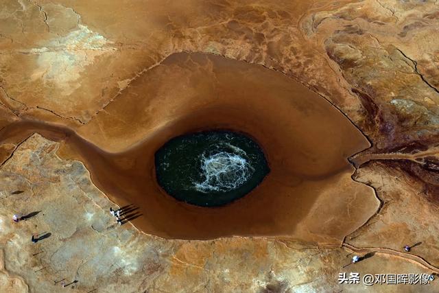 青海茫崖“艾肯泉”，傲视苍穹的大地之眼