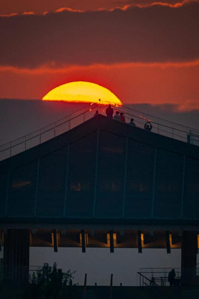 来赏秋分“悬日”！丰台绝美夕阳，太浪漫了——