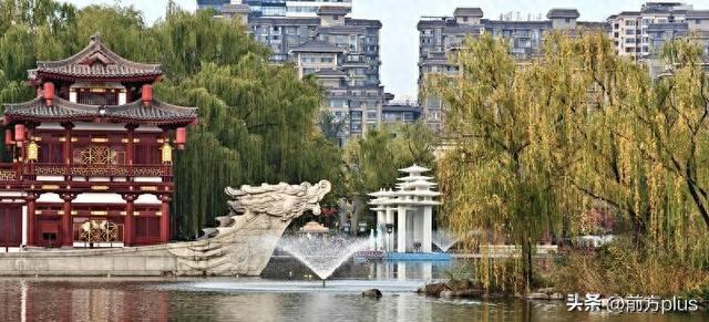 一池秋水作画屏 古典园林映画中