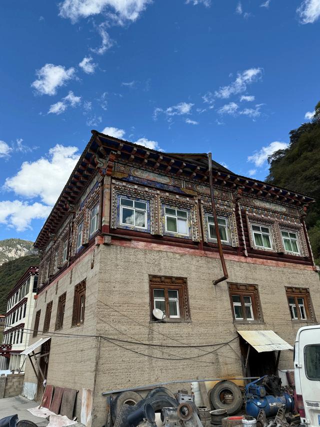 【秋驾长江】走进一妻多夫的康巴藏族家里