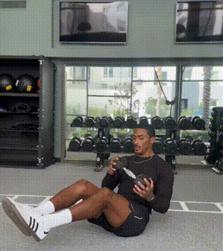 哑铃腹部训练：每天坚持100次，虐出钢铁腹肌！